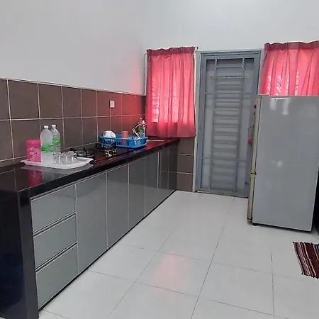 Hud Hud Homestay Bandar Puncak Alam Exterior photo