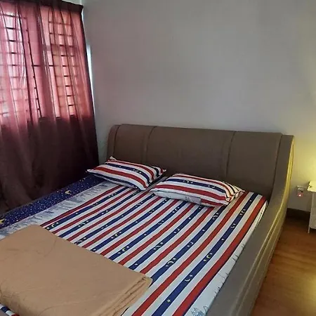 Hud Hud Homestay Bandar Puncak Alam Exterior photo