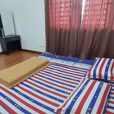 Hud Hud Homestay Bandar Puncak Alam Exterior photo